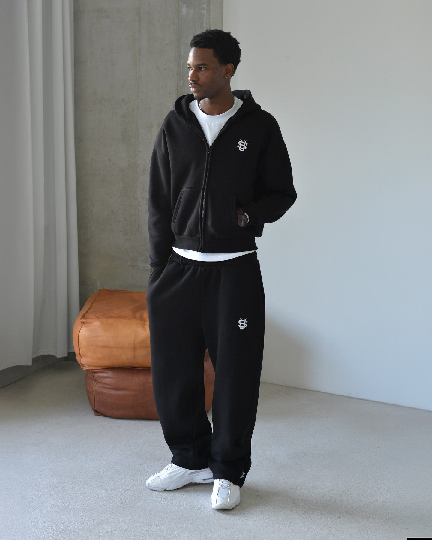 BLACK ZIPPER